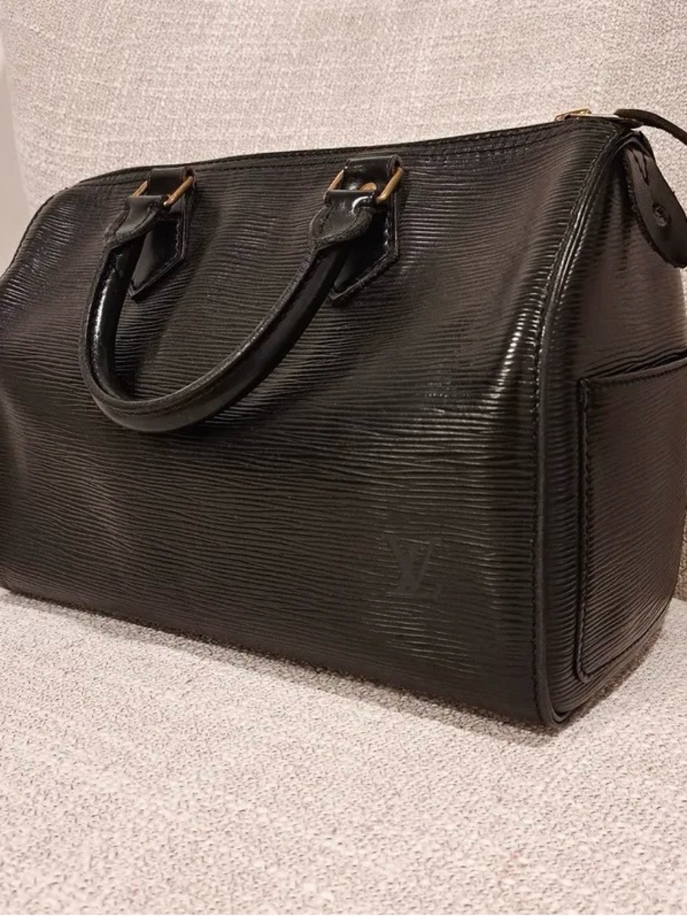 Louis Vuitton Black Epi Leather Speedy 25